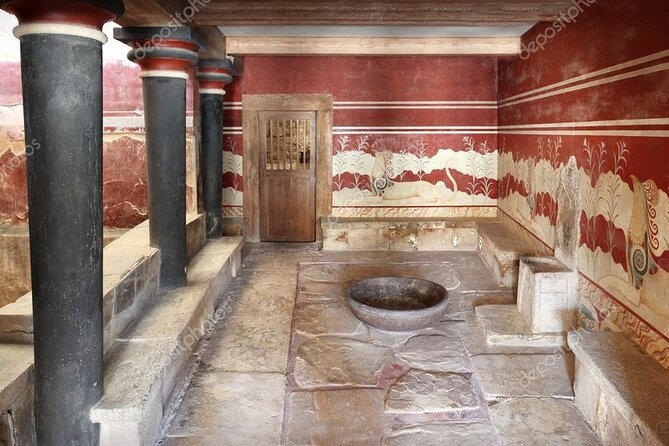 Private Guided Tour to Knossos Palace, the Museum and Heraklion - A private day that links the Minoans to real streets