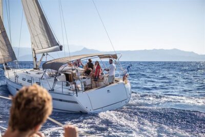 Private Luxury Sailing Trips to Dia Island - The 6-hour rhythm: sailing first, then time to swim and fish