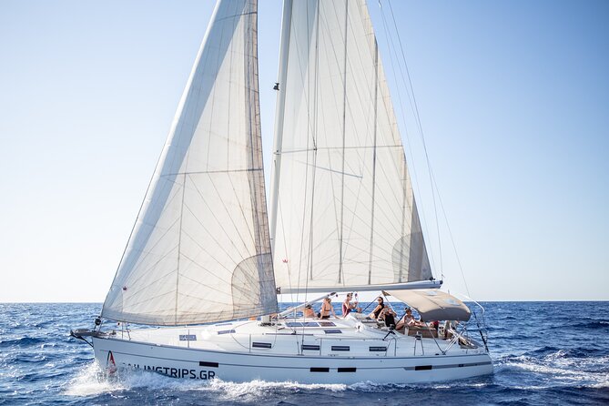 Private Luxury Sailing Trips to Dia Island - Food and drinks on board: fruit, unlimited drinks, and optional upgrades