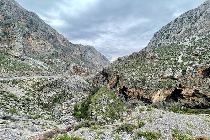 Private South Crete Full-Day Tour-Spili, Kourtaliotiko & Preveli - Lunch at To Sideradiko—how to eat like a local without losing time