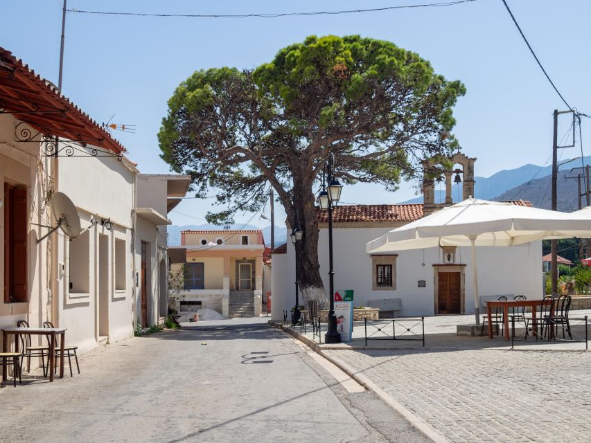 Private tasting of 6 cretan wines in Fres village - Fres village square: why this setting matters