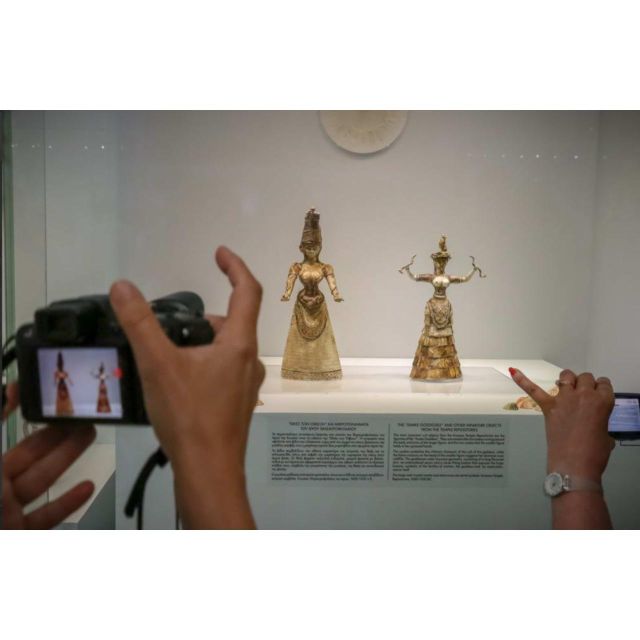 Private tour: Archeological Museum of Heraklion - Saint Francis monastery story: what you can still see from the museum gardens