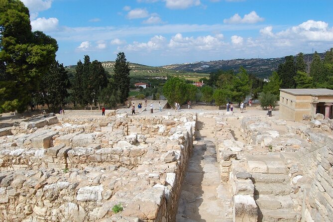 Private Tour Knossos Palace-Archaeological Museum-Heraklion Town - The drive between Chania and the sites: comfort vs. clock time