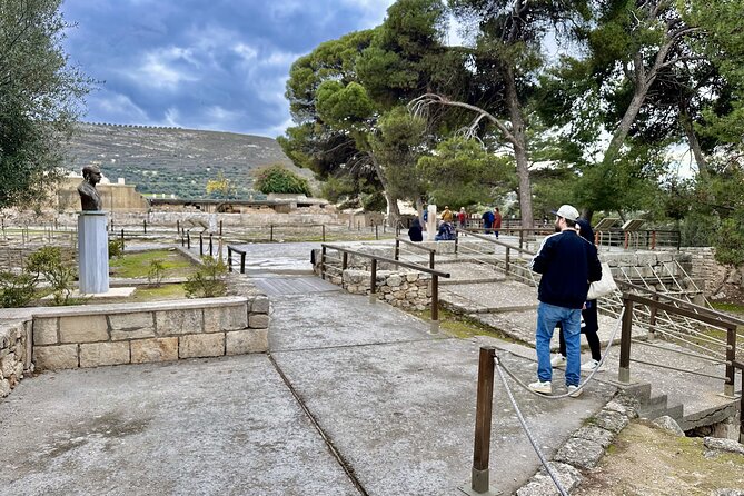 Private Tour of Knossos, Archaeological Museum & Heraklion Town - Heraklion Archaeological Museum: 45 Minutes with the Finds That Explain Knossos