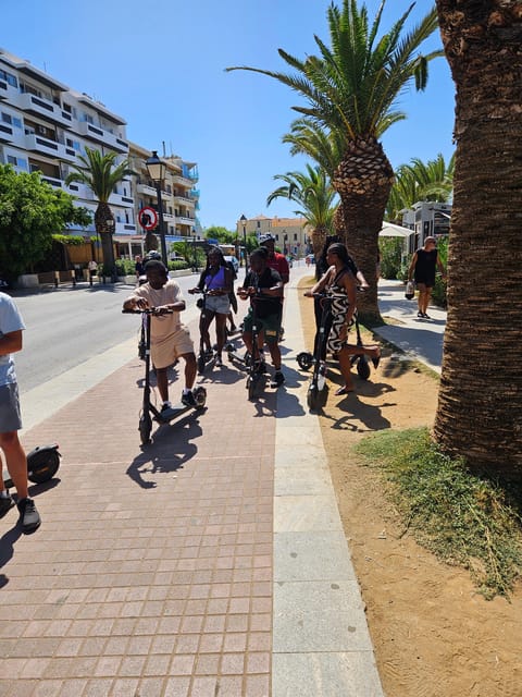 Rethymno: e-Scooter tour on the old and new town - Old Town essentials: Rimondi Fountain, Neratze Mosque, and the churches