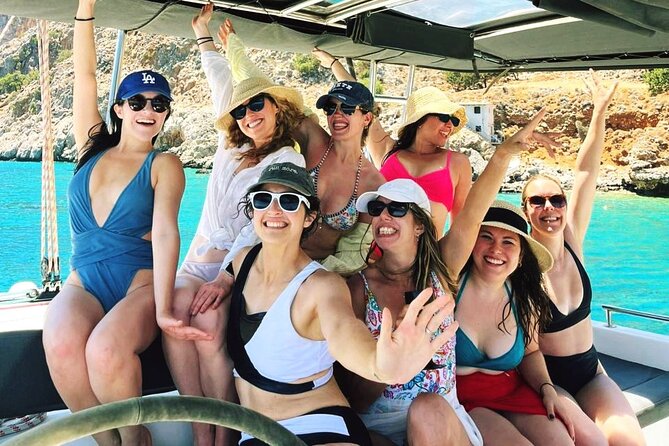 Rethymno: Private Catamaran Cruise with Lunch and Drinks - Onboard welcome snacks, lunch, and the drink setup