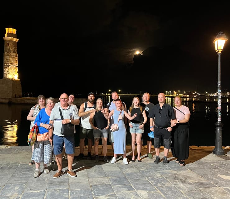 Rethymno Scavenger Hunt: Pirates, Food, Alcohol & Treasures - Meeting by the statue and starting your team game