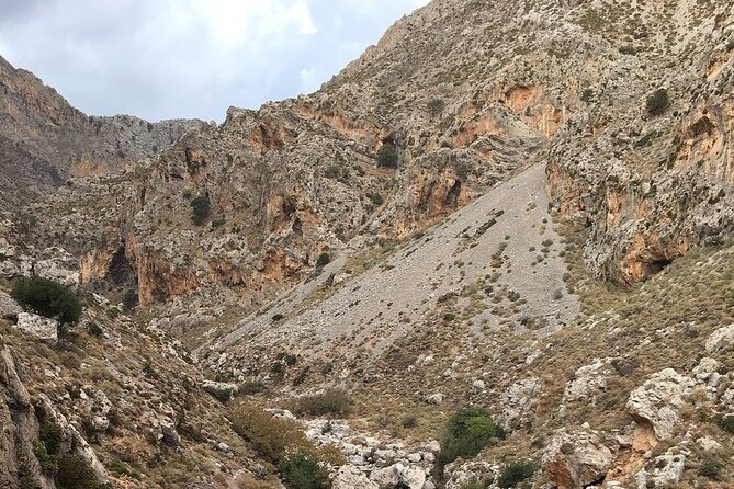 Rethymno Tour - VIP Private Tour - Kourtaliotiko Gorge and the quick-photo strategy