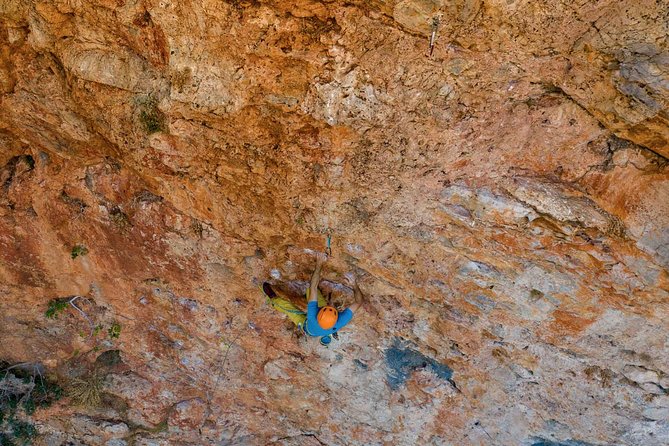 Rock Climbing Course - Gear Included: Rope, Harness, and Shoes