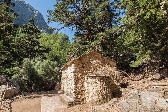 Samaria Gorge Hiking from Chania with Professional Hiking Guide - Guide Support and the Real Meaning of Professional Hiking Escort