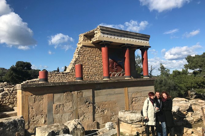 Travel Crete - Visit Knossos palace (Semi Private - Shared Tour) - How this Knossos tour actually feels at the ruins