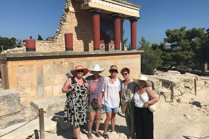 WeGuide Knossos palace - Dress code and on-the-ground comfort at the site